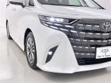 フォグランプ装着車です。暗い夜道の車両前方を明るく照らします