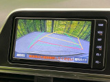 【バックカメラ】駐車時に後方がリアルタイム映像で確認できます。大型商業施設や立体駐車場での駐車時や、夜間のバック時に大活躍!運転スキルに関わらず、今や必須となった装備のひとつです!