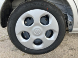 【ホイールキャップ】車に良く似合う純正ホイールキャップが装備されています。ノーマルタイヤ、スタッドレスタイヤもスズキ自販島根にお任せください。