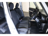 すわり心地の良い運転席・助手席です。長時間のドライブの疲れ軽減に貢献します。どうぞ快適なドライブを♪