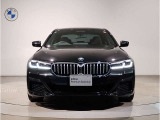 【キドニーグリル】BMWは約90年もの間、ほぼ全ての車両にひと目でBMWだと分かるこの特徴的なフロントグリルが備えられ、デザイン・アイコンとして親しまれてきました。