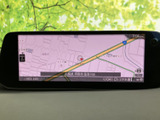 スムーズな道案内で、初めての場所も安心。目的地まで快適に移動できる頼れるナビゲーションシステムが搭載されています。