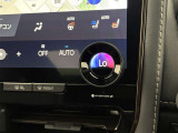 オートエアコンは温度を設定するだけで、自動で風量などを設定してくれます。運転しながら操作も必要ないので、安全性も向上します。