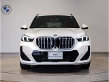【キドニーグリル】BMWは約90年もの間、ほぼ全ての車両にひと目でBMWだと分かるこの特徴的なフロントグリルが備えられ、デザイン・アイコンとして親しまれてきました。