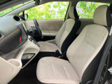 運転しやすい運転席周り。操作性にも優れており、スムーズなドライビングをサポートします。快適なカーライフを。