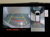 パノラミックビューモニター付きです。車両を上から見たような映像をモニター画面に表示。運転席からの目視では見にくい、車両周辺の状況をリアルタイムでしっかり確認できます。