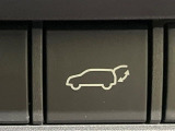 【パワーバックドア】スマートキーや運転席のボタンを押すだけでリアゲートが自動で開閉します!荷物を持っている時や、高い位置にあるバックドアを閉める際に便利な機能です♪