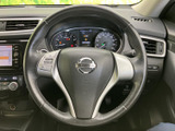 握りやすいデザインのステアリングで、快適なドライビングを実現。操作性にも優れ、運転の楽しさを高めます。
