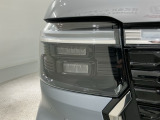 LEDヘッドライトは、点灯の瞬間から最大光量を発揮し、突然暗くなるトンネルなどでの安定感を高めます。