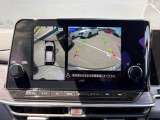 アラウンドビューモニターは4方のカメラで真上から車を見たようにモニターで確認ができる日産の自慢の装備です。是非実際の車で体感してみてください。