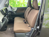 運転しやすいポジションで、快適なドライビングを実現。細部までこだわった内装が魅力です。
