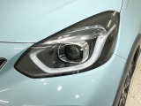 LEDヘッドライトは、点灯の瞬間から最大光量を発揮し、突然暗くなるトンネルなどでの安定感を高めます。