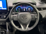 インテリアに合わせたデザインのステアリングは、運転される方のことも考え、運転しやすい形状、大きさです。是非一度、実際に触ってお確かめください。