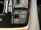 駐車時の安全性を高めるバックモニター。狭い場所でもスムーズな駐車をサポートします。後方確認が苦手な方にもおすすめです。