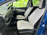 運転しやすい運転席周りのデザイン。操作系も直感的に操作でき、快適なドライブをサポートします。広々とした空間も魅力です。