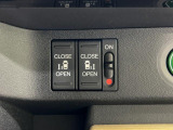 両側電動スライドドア。荷物で手が塞がる時など簡単にドアの開閉が出来ます。何より力いらずで開閉OK。女性やお年寄りにも優しい。電動機能はOFFにもできますから元気なお子様の駆け出しも安心。