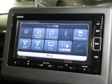 ナビゲーションは純正メモリーナビ(VXM-214VFi)を装着しております。AM、FM、CD、DVD再生、Bluetooth、音楽録音再生、フルセグTVがご使用いただけます。