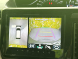 狭い場所での駐車も安心。後方の状況をわかりやすく確認でき、安全な運転をサポートします。初心者の方にもおすすめです。