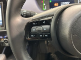 ステアリングにオーディオ操作スイッチが付いています。オーディオ画面に直接タッチしなくても操作が出来ますので、運転に集中できます。