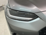 LEDヘッドライトは、点灯の瞬間から最大光量を発揮し、突然暗くなるトンネルなどでの安定感を高めます。