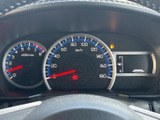 視認性の高いメーターで、運転に必要な情報を的確に把握できます。落ち着いたデザインで、運転に集中できる空間です。