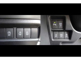【安全装備も充実】車線逸脱警報システム。バック時の障害物を検知し知らせるパーキングセンサー付きです。
