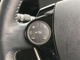 運転中、オーディオの操作をしてて、ハッとしたことはありませんか?ステアリングスイッチは、運転中でもハンドルでオーディオの操作が可能です。安全なドライブをサポートします。