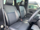 運転席まわりには十分なスペースがあり、大柄な方でもゆったり運転していただける環境です。