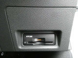 純正ETC2.0付 料金所もスムーズに通れ、割引料金の適用もあります。ビルトインできれいに収まっており、見た目もスマートです。