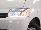 LEDヘッドライトです。デザイン性がよくとても明るいので、夜間の走行や悪天候でも安心です。