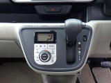 トヨタのお店でU-Carを購入すると、1年間ならどれだけ走っても保証される「ロングラン保証」が自動的に無料でついてきます。さらに、ご希望のお客様には有償で1年または2年の保証延長が可能です。