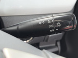 操作しやすい位置に配置されたウインカーレバー。スムーズな操作で、安全な車線変更をサポートします。日常の運転をより快適に。