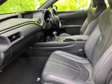 ステアリング操作がしやすい、人間工学に基づいたデザイン。運転に集中できる、快適な空間が広がります。視界も良好です。