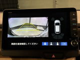 リバースギアに入れるだけで後方の表示へ切り替わります。夜間や雨の日の駐車も楽になりますよ。