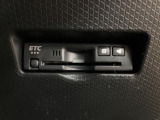 ETCを装備しています☆有料道路の料金所をノンストップで通過できてとても便利です☆高速道路のETC割引なども使えるのであるに越したことはない機能です!