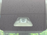 【スマートアシスト】走行中に前方の車両等を認識し、衝突しそうな時は警報とブレーキで衝突回避と被害軽減をアシスト。より安全にドライブをお楽しみいただけます。