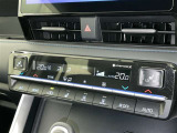 左右独立温度コントロールフルオートエアコンです。運転席、助手席それぞれで独立して温度設定ができます。冷え性の方が乗っても安心ですね♪