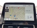 見やすい地図表示で、初めての場所でも安心して運転できます。周辺の施設情報も確認でき、お出かけの計画も立てやすく便利です。