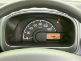 視認性の高いメーターが、運転に必要な情報を分かりやすく表示。速度や走行距離などを一目で確認できます。安全運転をサポートします。