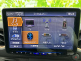 多彩な入力ソースに対応し、お好みの音楽やラジオを楽しめます。Bluetooth接続でスマートフォンとの連携も簡単に行えます。