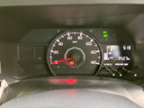 見やすいメーターパネルは、運転に必要な情報を的確に伝えます。直感的な操作性で、安全運転をサポートします。