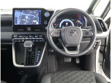高いホールド性で運転姿勢が安定します。長距離ドライブでも疲れにくいのが魅力です。快適なドライビングライフをお送りください♪