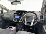 運転席まわりです。 各操作スイッチは使いやすい位置に配置されてます。