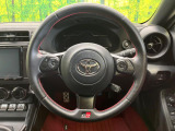 【純正革巻きステアリング】上質な革を使用することで、手にしっかり馴染みとても運転しやすいハンドルです♪
