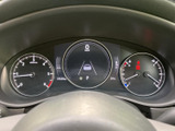 視認性の高いメーター類が、運転に必要な情報を分かりやすく表示。運転状況を的確に把握でき、安全運転をサポートします。