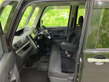 運転しやすいように配置された操作系が、スムーズなドライビングをサポートします。視認性も高く、安全運転にも貢献します。