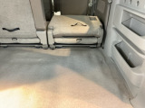 軽い力でサッと倒せるシートアレンジ。急に荷物が増えても、その場でサクッとスペースを広げられます。毎日の『困った』を『助かった』に変える工夫が満載です。