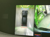狭い場所での駐車も安心。後方の状況を画面で確認できるので、安全な運転をサポートします。ガイドライン表示も便利です。