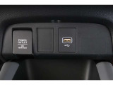 スマートフォンなどの音楽再生が可能なUSB接続ジャック装備車両です♪♪♪