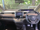 フロントガラスが大きく、ワイドな視界で運転もしやすくなるように、設計されています。